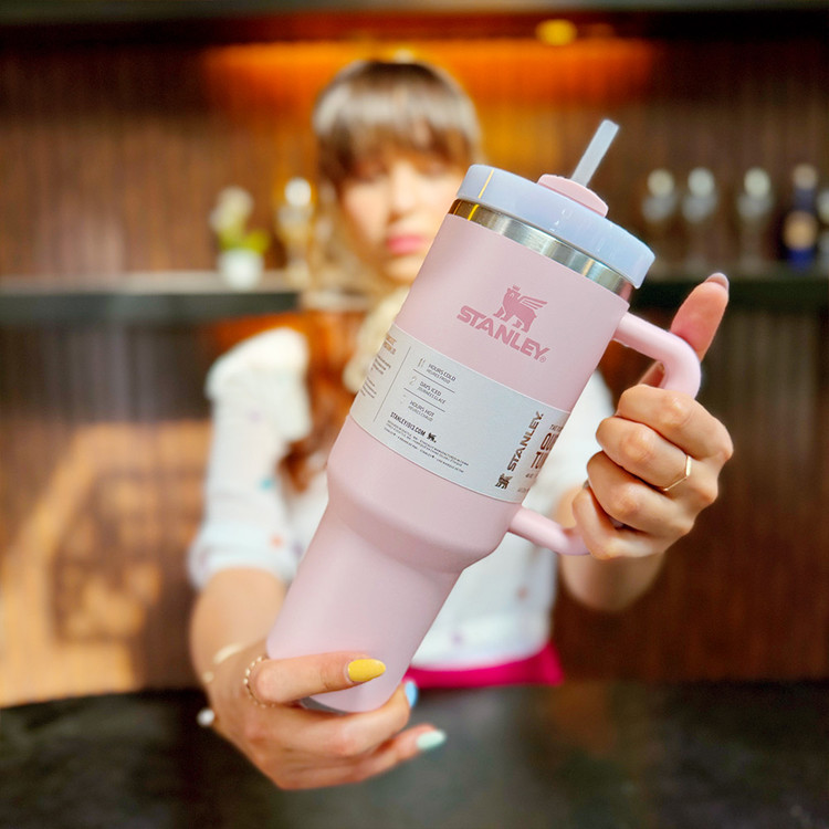 تراول ماگ استنلی مدل Quencher H2.O Tumbler دسته دار 1.18 لیتر